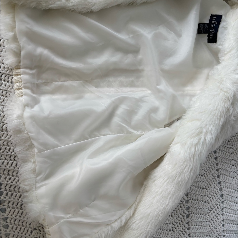 VINTAGE! Donna Saylers’ Fabulous Furs White Faux Fur Vest - Picture 6 of 6